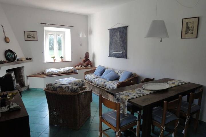 Casa vacanza per 11 persone, con idromassaggio e giardino nonché terrazza, con animali domestici in Procchio