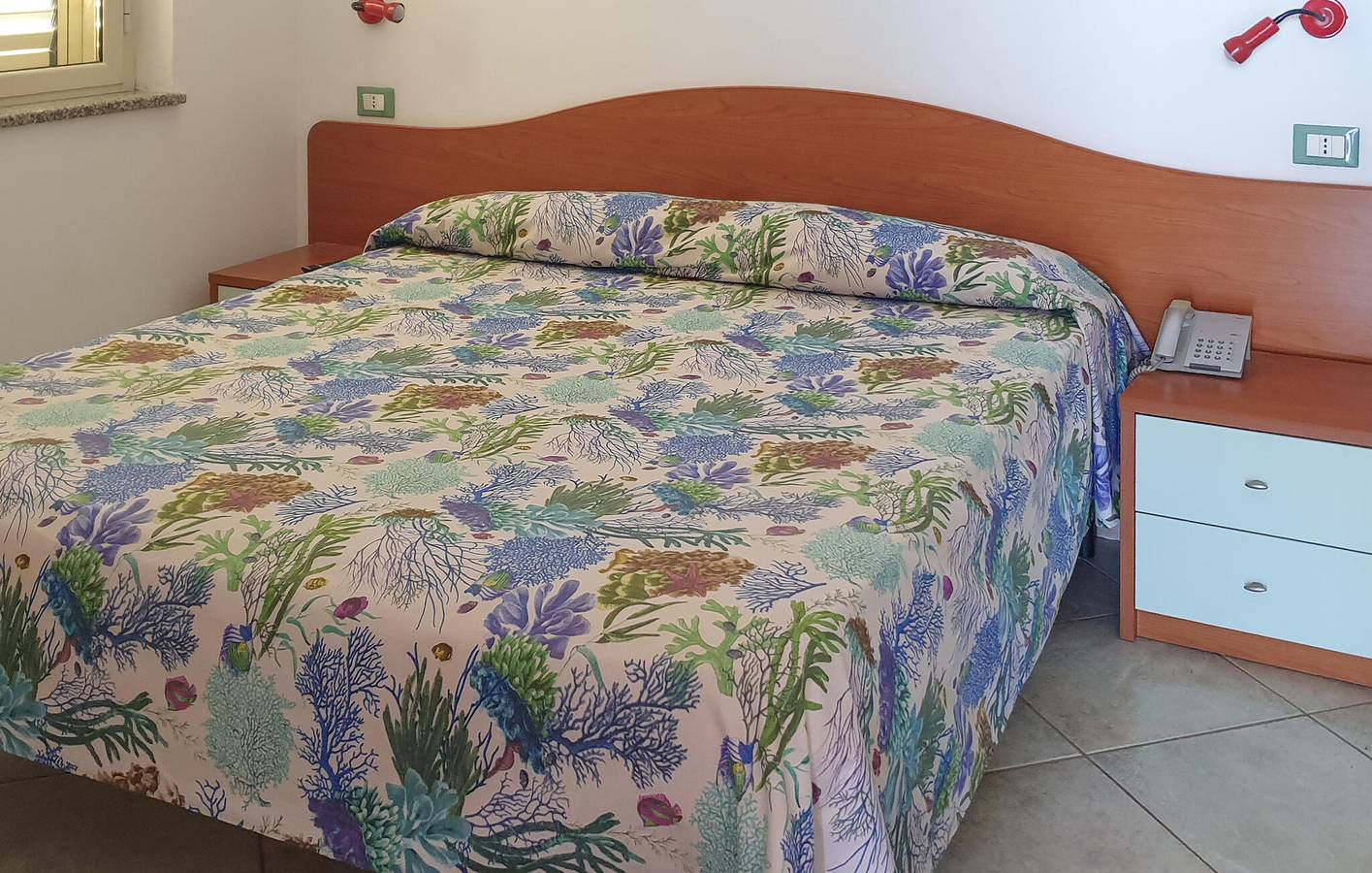 Apartamento vacacional entero, Apartamento de lujo con piscina cubierta y aparcamiento, a 900 m de la costa in Faro Capo Vaticano, Provincia de Vibo Valentia