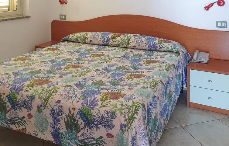 Appartement de vacances entier, Appartement de luxe avec piscine intérieure et parking, à 900 m de la côte in Faro Capo Vaticano, Ricadi (municipality)
