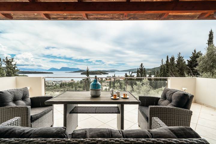 Villa 'Nidri Hills' with Sea View, Wi-Fi and Air Conditioning in Perigiali, Greece