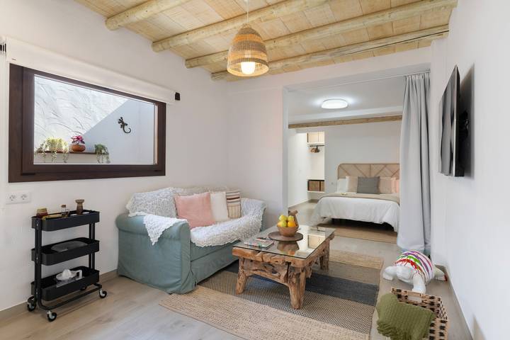 Hel enrumslägenhet, 'Pitaya Apartment' Studio with Sea Views, Wi-Fi and Air Conditioning in Arrecife, Lanzarote