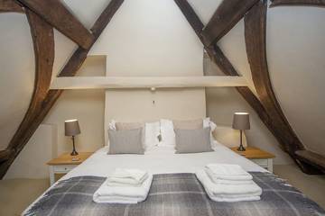 Log Cabin for 10 People in Bath, The Cotswolds, Photo 2