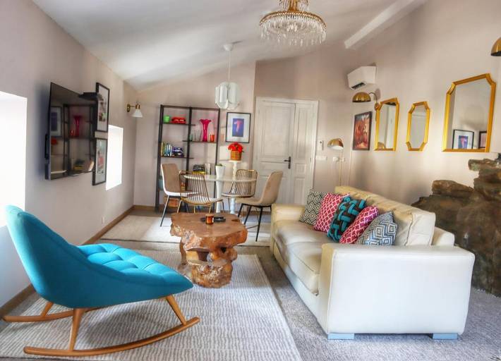 Gîte pour 2 personnes, avec vue et jardin, animaux acceptés à Lastours