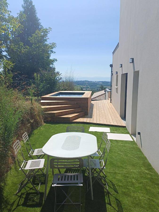 Gîte pour 8 personnes, avec sauna et piscine ainsi que jacuzzi et jardin à Saint-Clair (Ardèche)