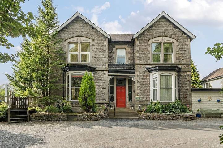 Cottage for 25 people, with hot tub and garden as well as sauna, with pets in the Lake District