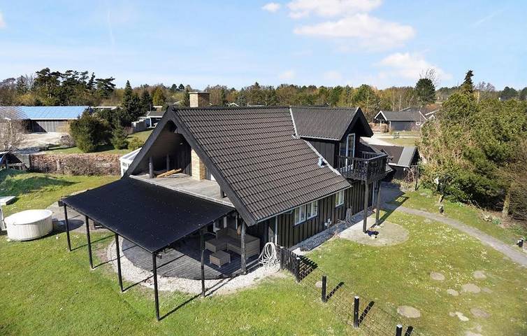 Ferienhaus für 7 Personen mit Terrasse in Hundested, Kattegat Küste
