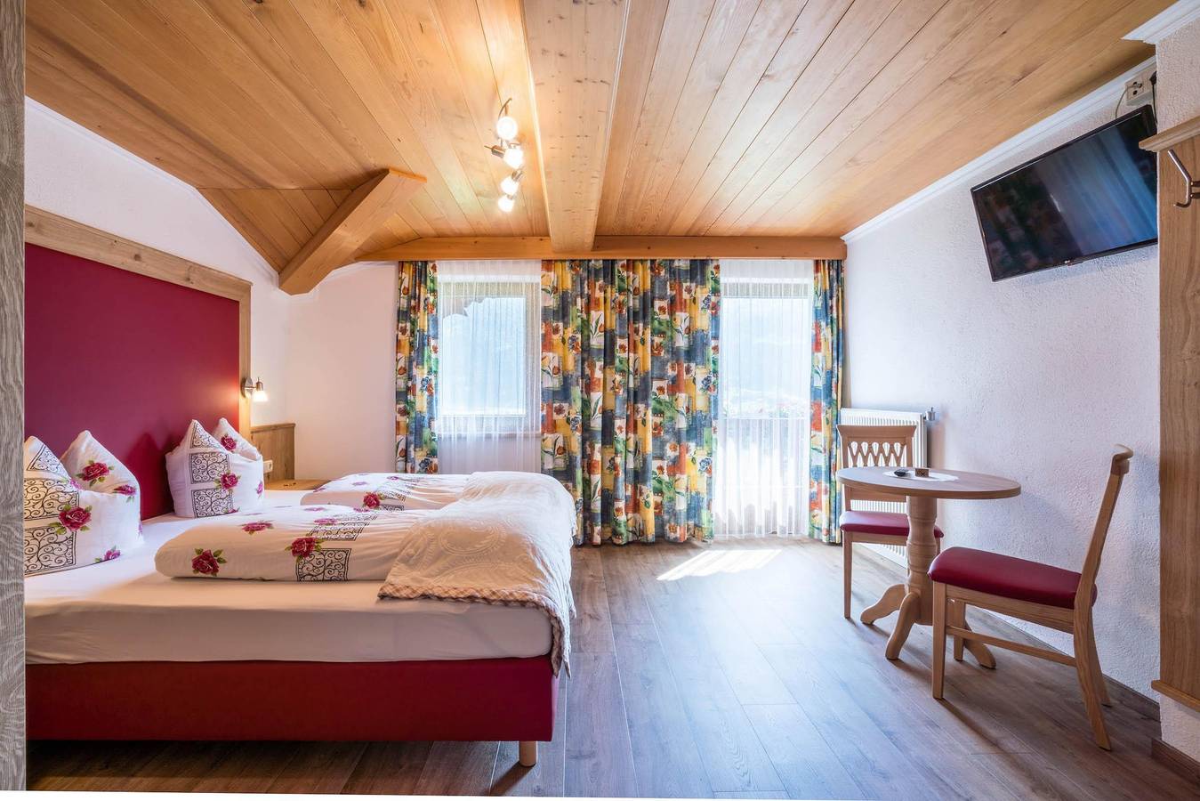 Ganze Ferienwohnung, Dreibettzimmer in Tuxer Alpen, Ried im Zillertal