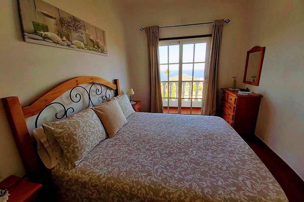 Entire apartment, Isabel (upper floor) wonderful views of the sea and the mountains in Alojera, Vallehermoso