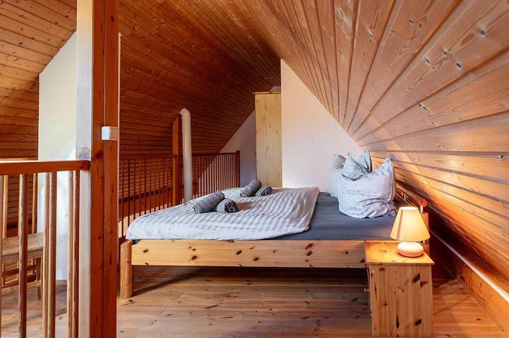 Ganze Wohnung, Ferienwohnung Falkenturm - Ferienhaus Am Boddenufer in Buschvitz, Bergen auf Rügen und Umgebung