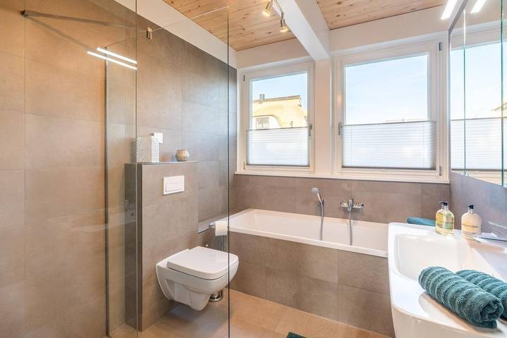 Ferienhaus für 8 Personen, mit Whirlpool und Garten sowie Terrasse und Sauna in Karlshagen - 4