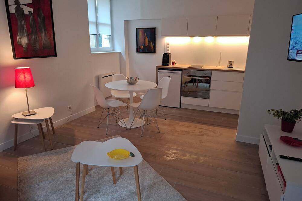 Entire apartment, La Tour-Au Coeur de Langres in Langres, Haute-Marne
