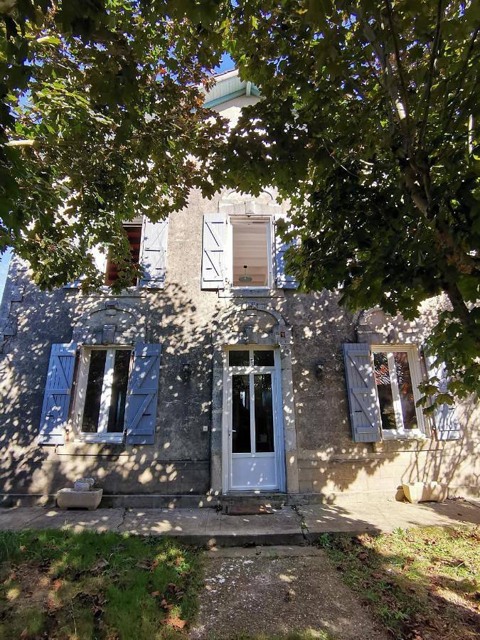 Location de vacances pour 6 personnes, avec jardin ainsi que vue et piscine à Laurède - 4