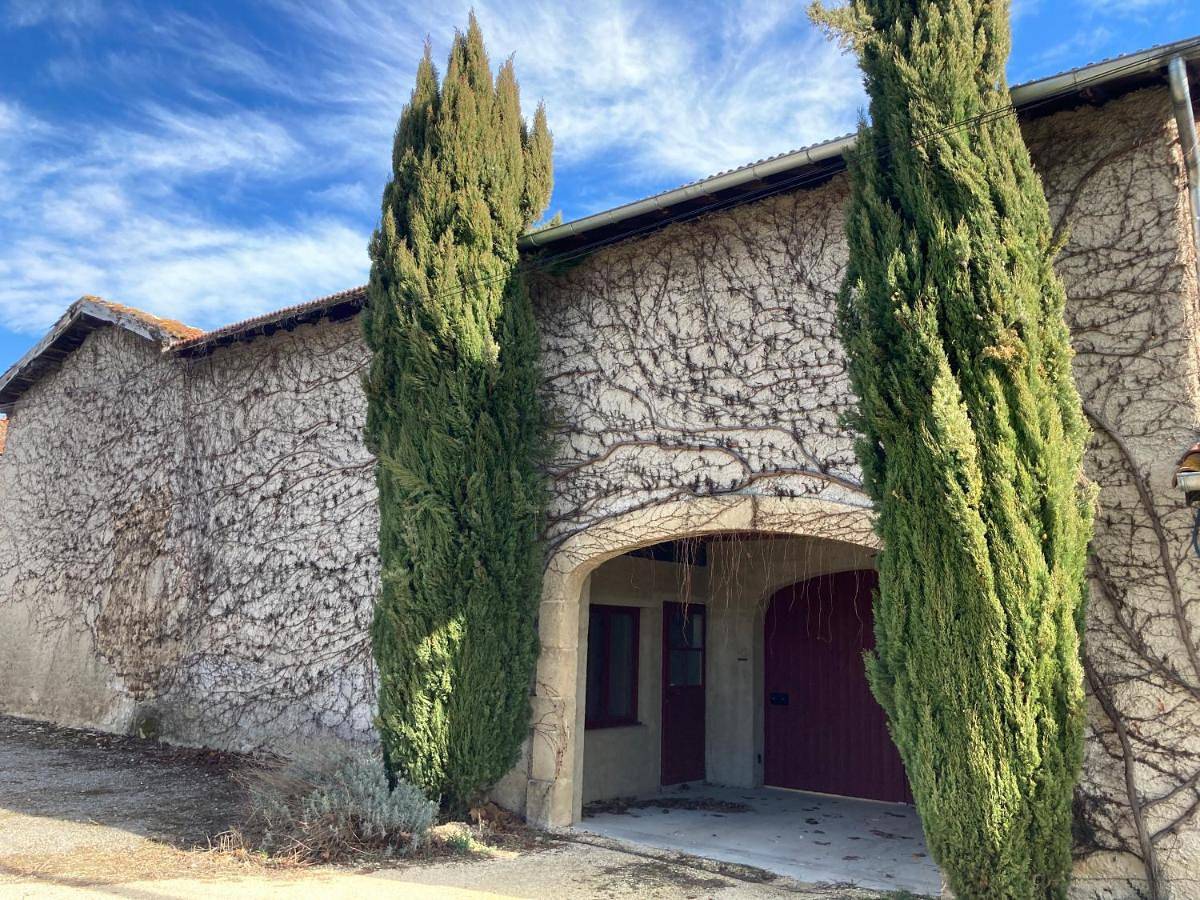 Apartment with Garden View in Chanas, Région de Vienne