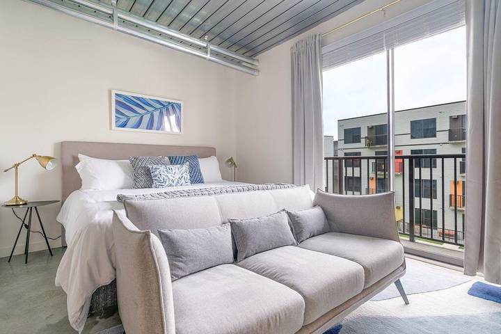 Loft for 2 people, with pool and yard as well as balcony in Houston