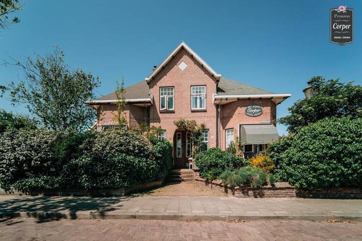 Pension voor 2 personen, with Terras and Tuin as well as Uitzicht in Bloemendaal