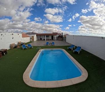 Casa rural para 13 personas, con jardín además de vistas y piscina, Se admiten mascotas en Puerto del Rosario