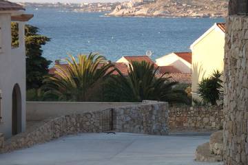 Gîte pour 5 personnes, avec jardin et terrasse à Algajola