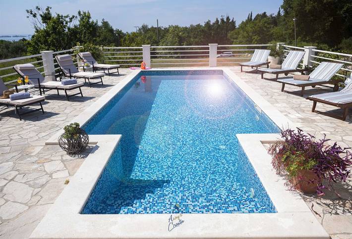 Charming 5-Br villa for 10 with swimming pool surrounded by nature in Zaton, Grad Dubrovnik