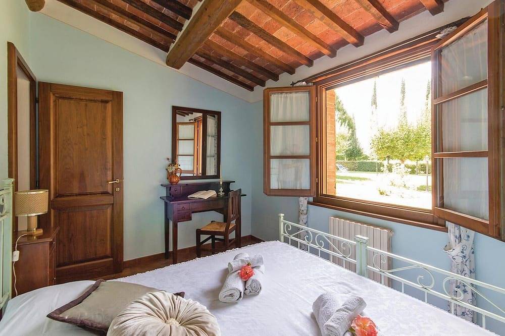 2 bedroom lovely home in Castiglion del Lago Pg in Castiglione del Lago, Lake Trasimeno