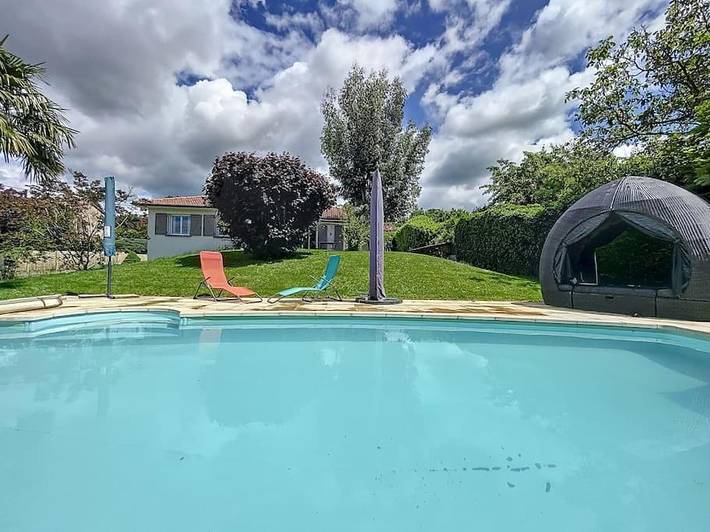 Location de vacances pour 8 personnes, avec jardin et piscine dans Marcilly-d'Azergues