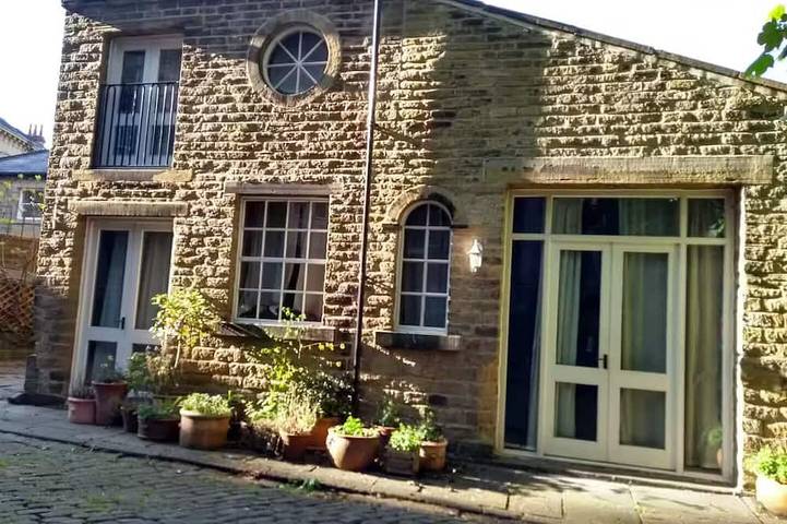 Cottage for 2 people, with terrace in Huddersfield