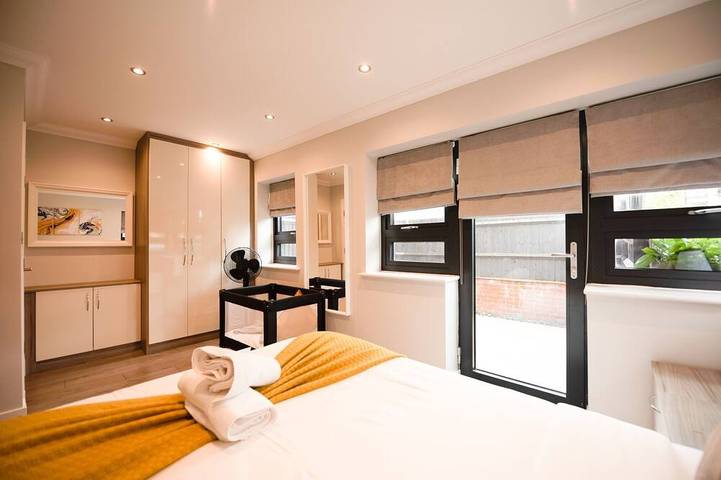 Appartement entier, Appartement-Exécutif-Sdb privée avec douche-Terrasse-Ground Floor in Reading, Berkshire
