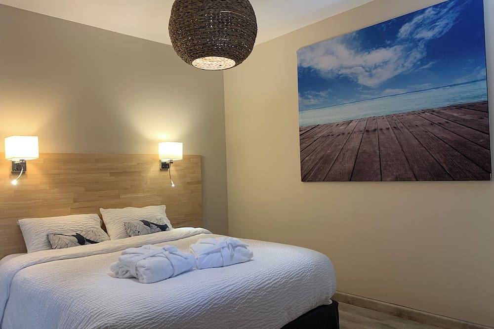 Entire apartment, Seaside gîte 2 to 4 pers. in Cuges-les-Pins, Marseille region