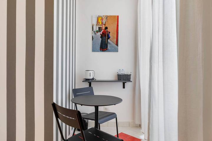 Habitación 'Myla's Rooms - 1' con balcón, Wi-Fi y aire acondicionado in Palermo, Provincia de Palermo
