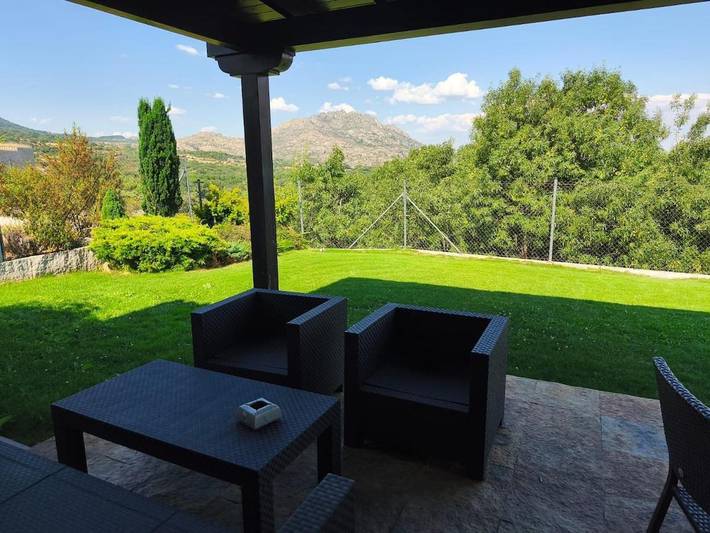 Apartamento para 9 personas, con terraza y vistas en Bustarviejo