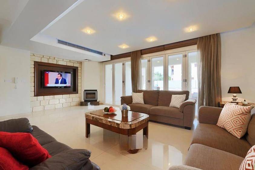 Six-Bedroom Villa with Private Pool in Paphos, South Cyprus