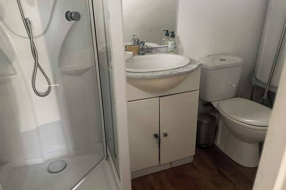 Chalet en bois, charmant et lumineux pour 2 personnes maximum + bébé in Tourrettes, Région de Draguignan
