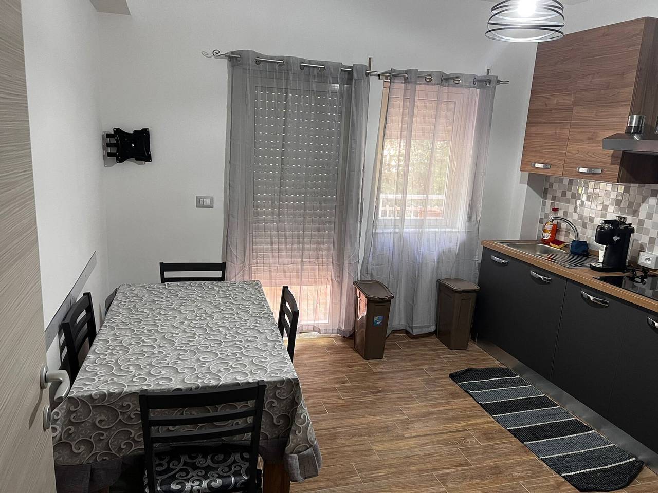 Apartamento entero, Apartamento vacacional "Damilhouse 3" con balcón y Wi-Fi in Mesina, Provincia De Messina