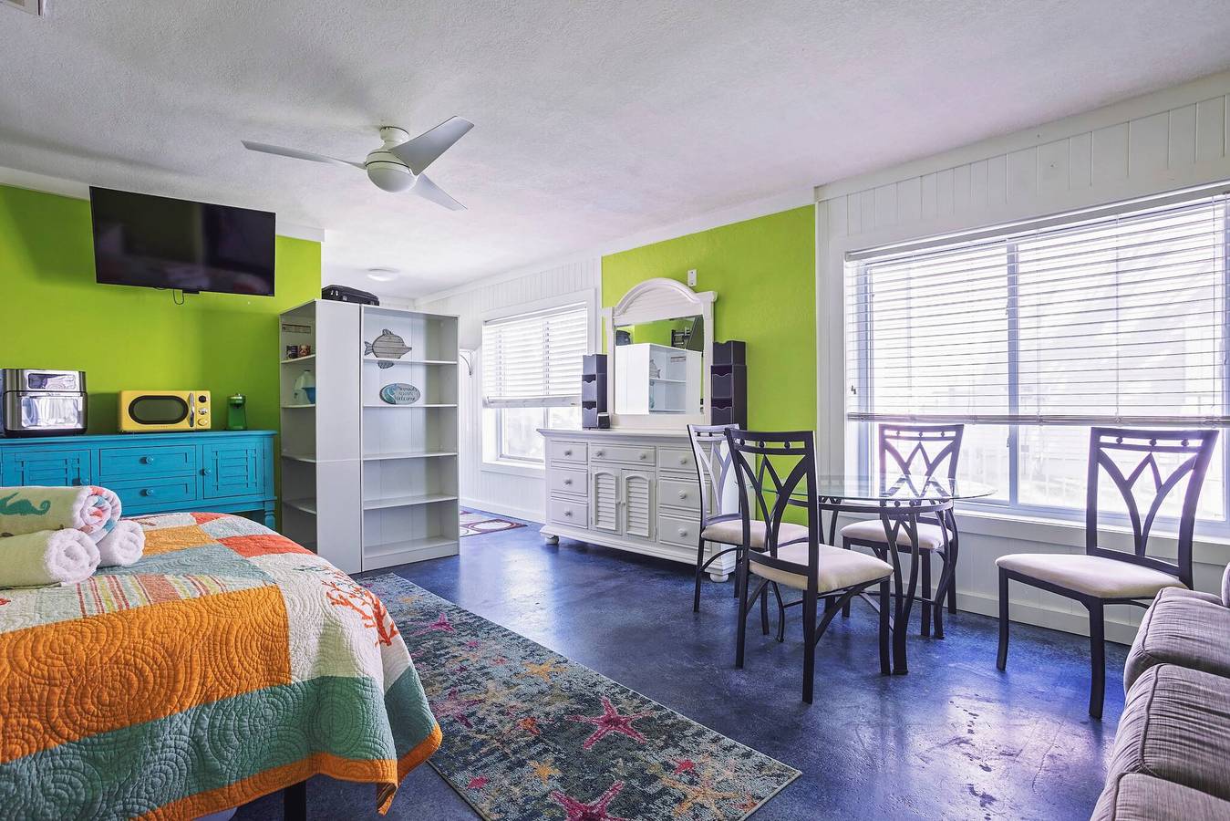 Ganzes Studio, Die Meerjungfrau auf dem Cotee River in New Port Richey, Pasco County