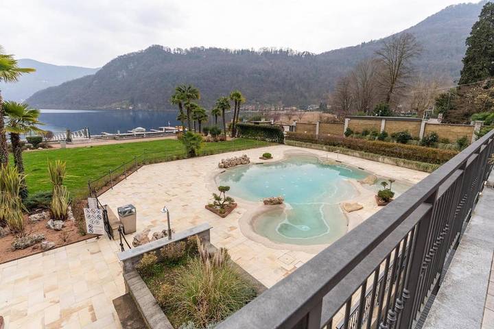 Ferienwohnung für 8 Personen, mit Garten und Ausblick sowie Seeblick und Pool in Luganer See (Lombardei)