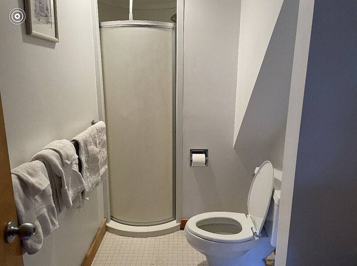 Vacation rental for 7 people, with pool and balcony in Burke