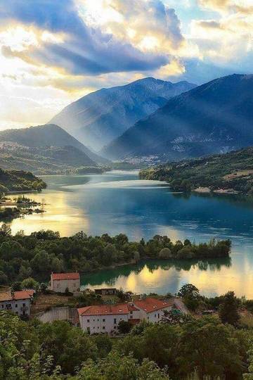 Gîte pour 6 personnes, avec vue sur le lac et jardin à Villetta Barrea