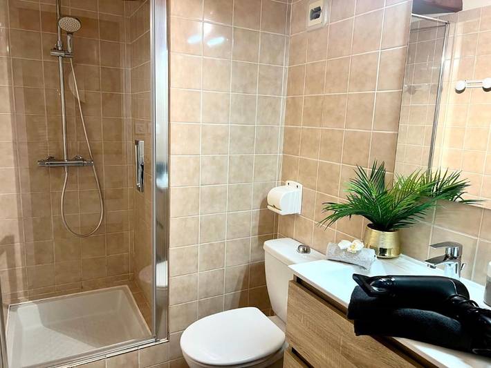 Gîte pour 4 personnes, avec vue et terrasse dans Plage Kerou - 3