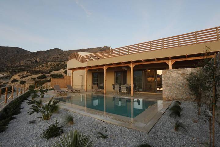 Location de vacances pour 6 personnes, avec jardin ainsi que vue et piscine dans Keratokambos - 4