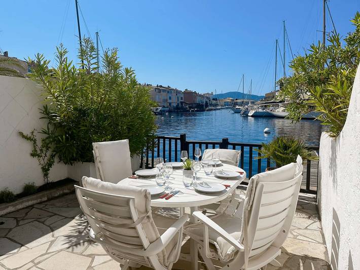 Location de vacances pour 8 personnes, avec balcon dans Plage De Port Grimaud