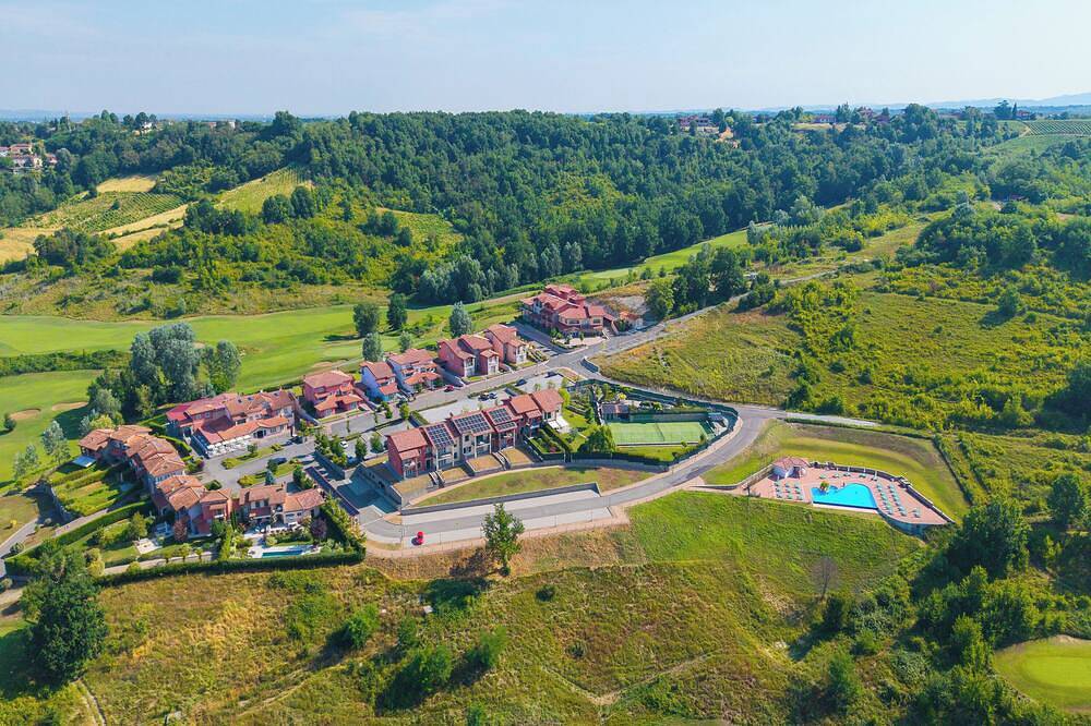 Villa Carolina Golf View 6, Castelletto d’Orba, Italy in Castelletto d'Orba, Province d'Alexandrie