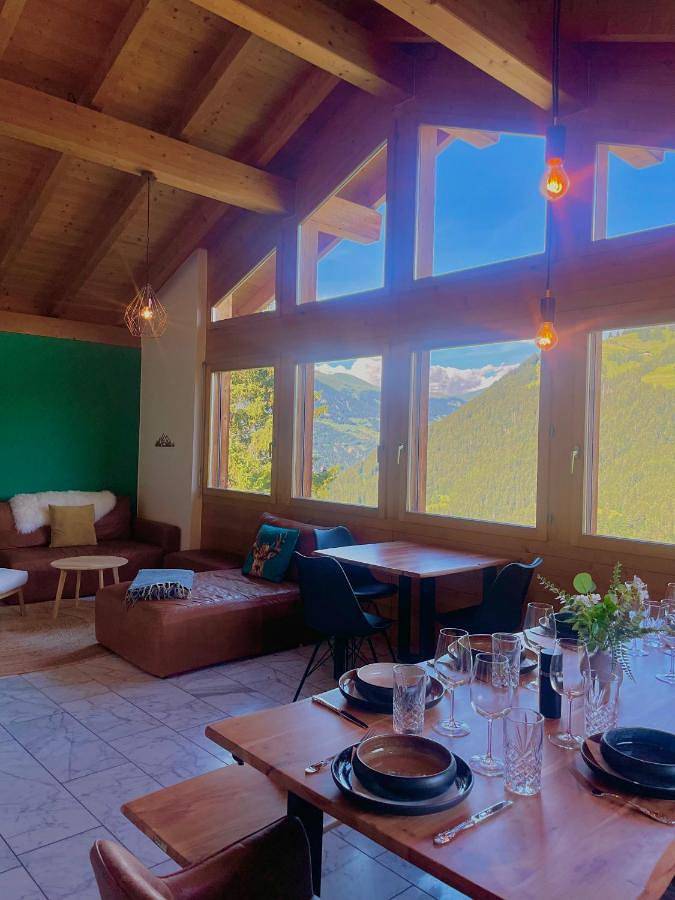 Chalet für 11 Personen, mit Balkon und Terrasse sowie Garten und Ausblick