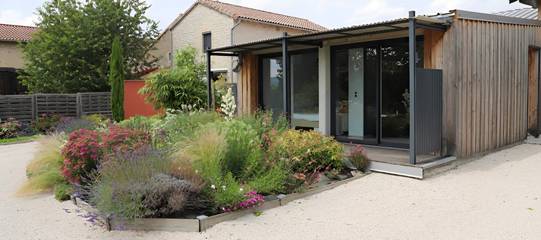Gîte pour 2 personnes, avec jardin ainsi que piscine et terrasse à Montbellet