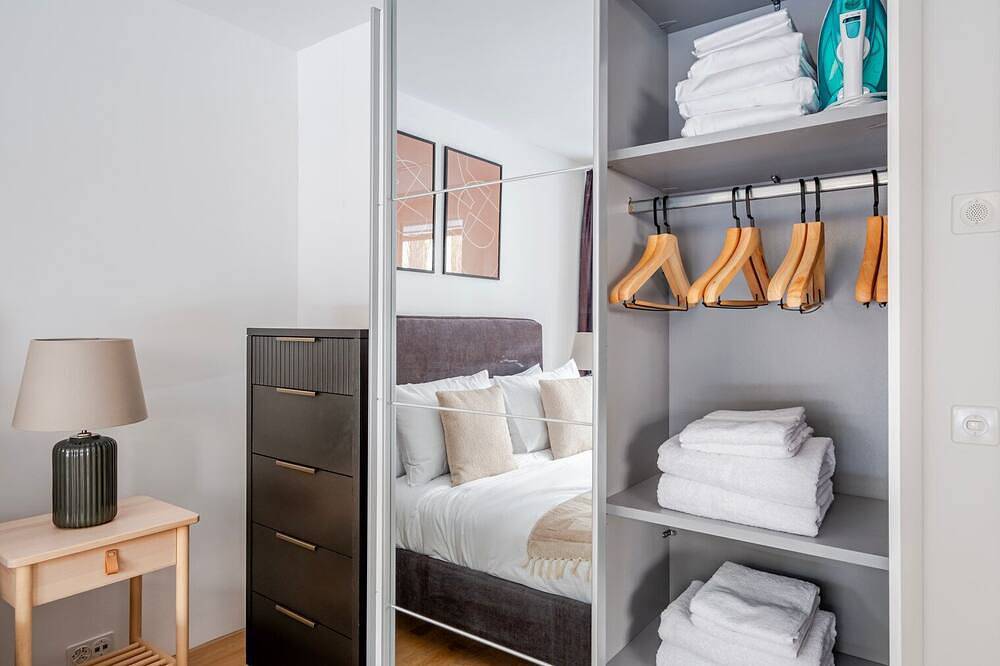 Ganze Wohnung, Blueground | Wollishofen, terrace, nr Lake Zürich in Zürich, Bezirk Zürich