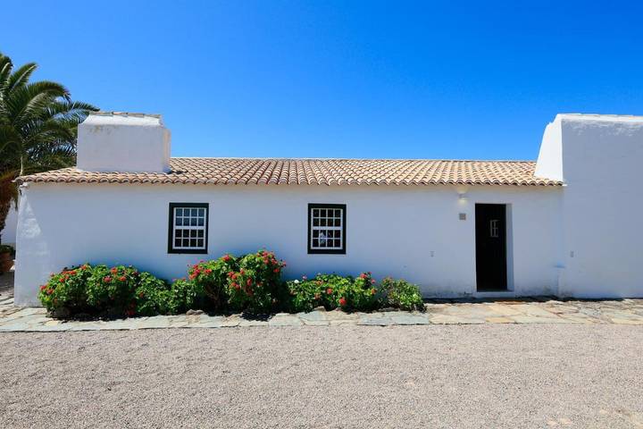 Location de vacances pour 22 personnes, avec piscine et terrasse dans Avis - 2