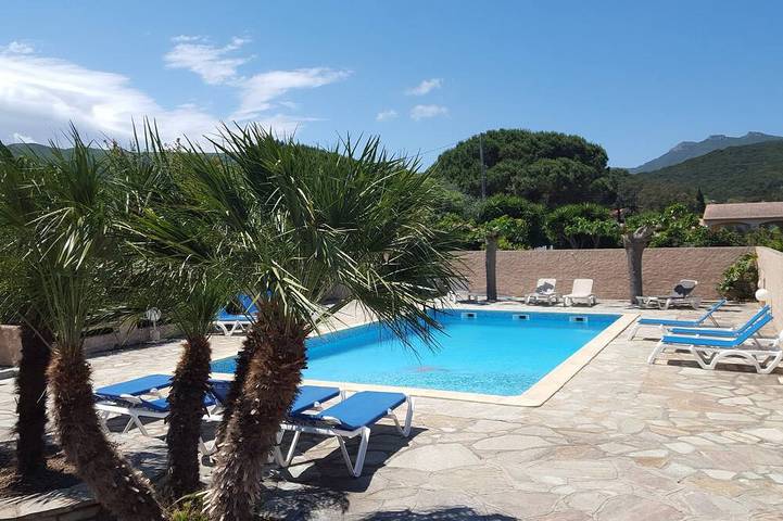 Villa pour 2 personnes, avec piscine ainsi que terrasse et jacuzzi dans Cap Corse