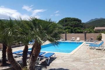 Cottage pour 2 personnes, avec piscine ainsi que terrasse et jacuzzi à Rogliano