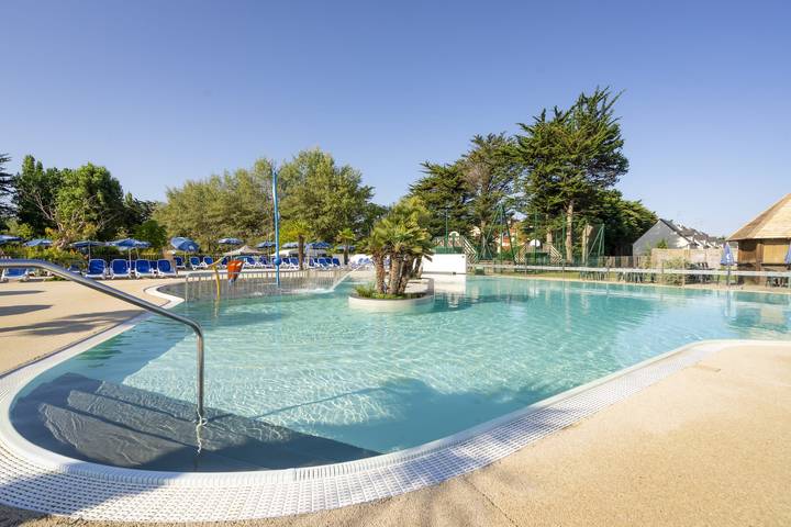 Location de vacances pour 8 personnes, avec piscine et terrasse, adapté aux familles dans Penvins - 2