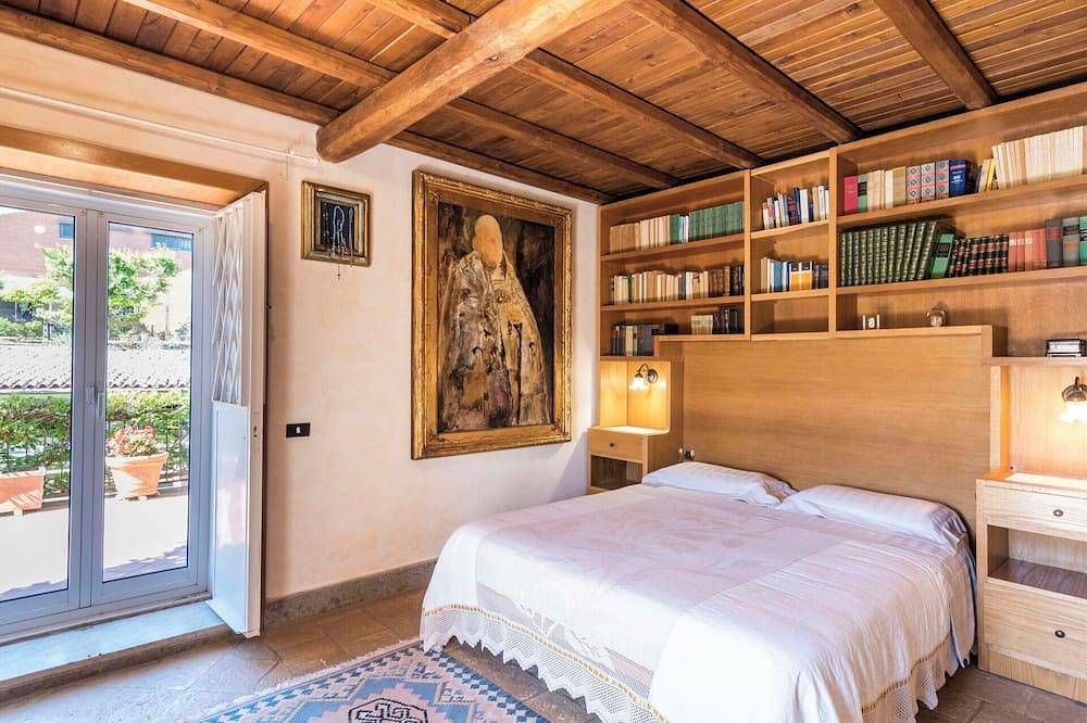 Herrliche Wohnung in einem Ferienhaus mit Klimaanlage,  W-Lan, privatem Pool, Tv und Innenhof in Rocca di Papa, Parco Regionale dei Castelli Romani