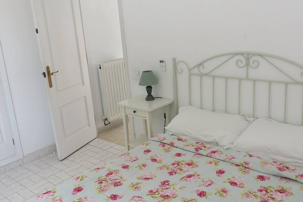 Villa en alquiler en Menorca con piscina privada, jardín cerrado y aire acondicionado in Sol d'Este, Es Castell