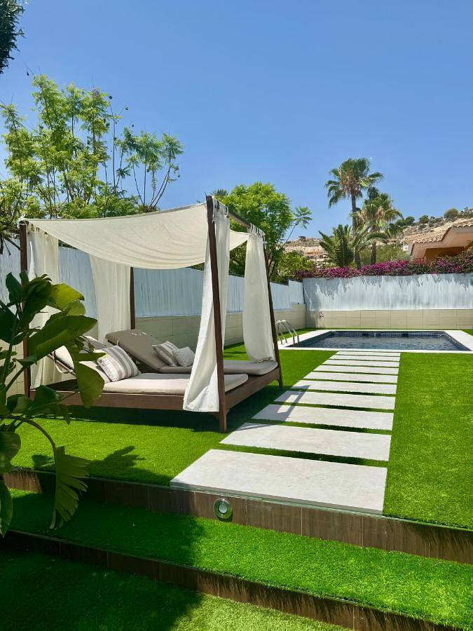 Casa de vacaciones para 7 personas, con jardín y piscina, Se admiten mascotas en Bonalba